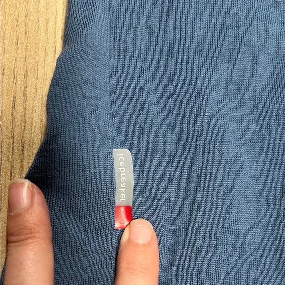 Icebreaker Men's V-Neck Sweater - Blue and Black - Picture 5 of 7